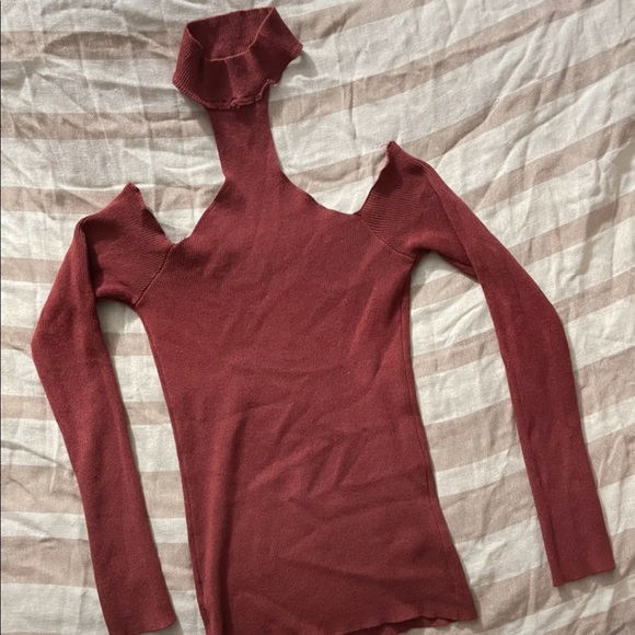 ***SALE***♥️Sexy♥️ red choker long sleeve. - Picture 2 of 3